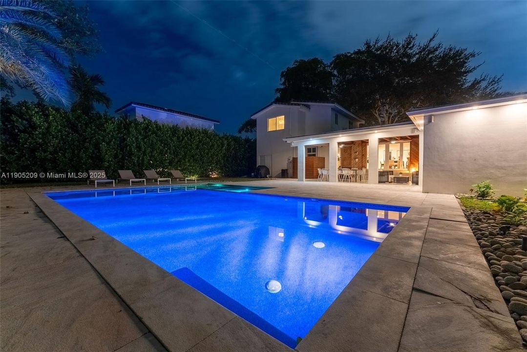 En Venta: $1,549,000 (4 camas, 4 baños, 2348 Pies cuadrados)