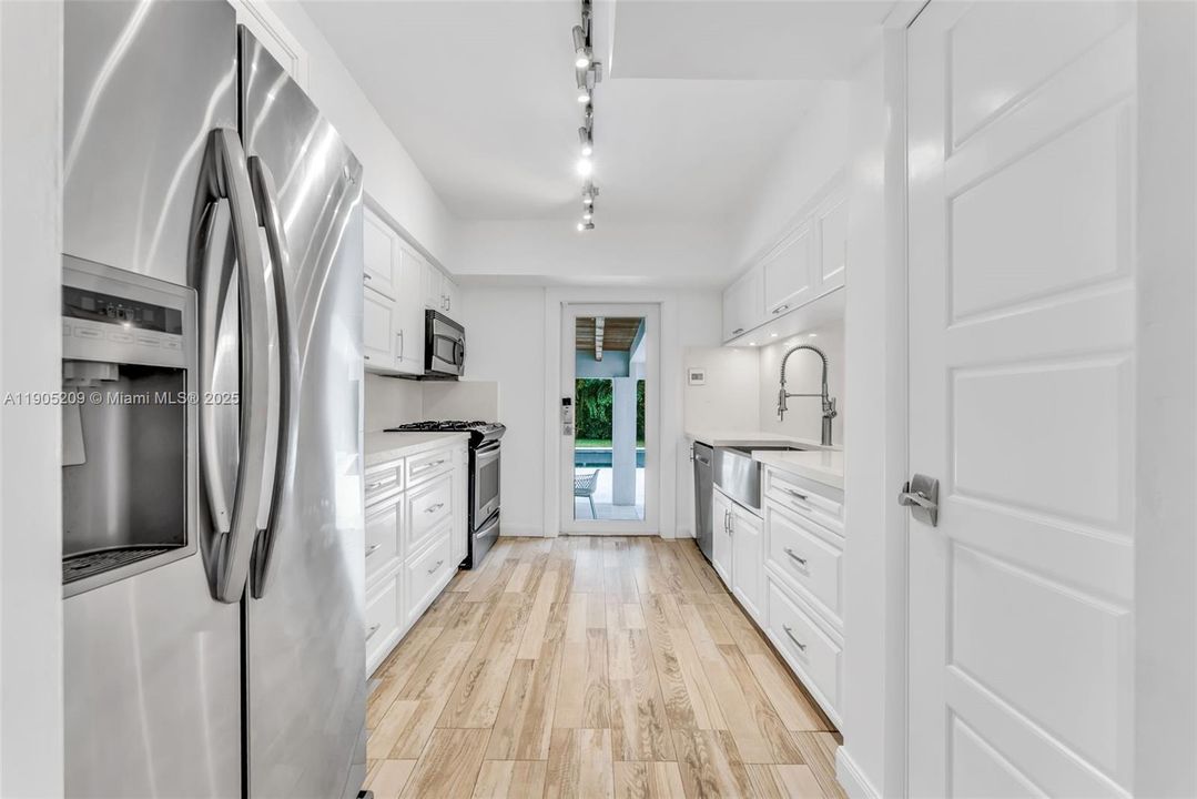 En Venta: $1,549,000 (4 camas, 4 baños, 2348 Pies cuadrados)