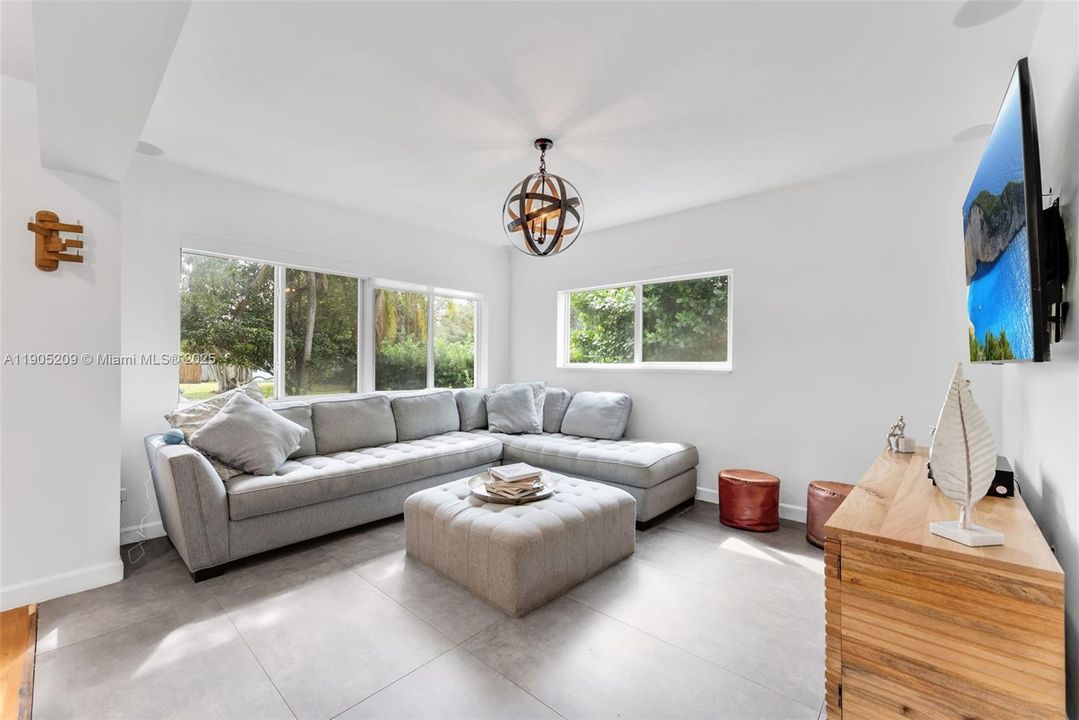 En Venta: $1,549,000 (4 camas, 4 baños, 2348 Pies cuadrados)