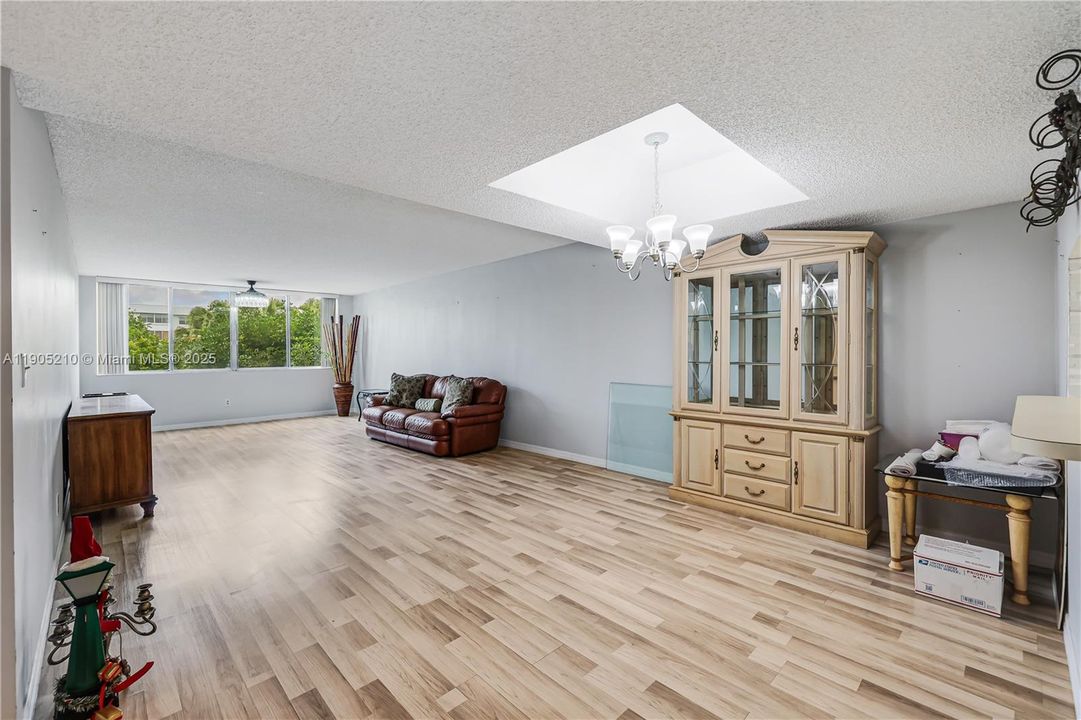 For Sale: $225,000 (3 beds, 2 baths, 1505 Square Feet)