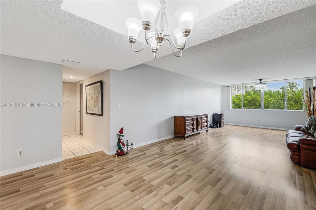 For Sale: $225,000 (3 beds, 2 baths, 1505 Square Feet)