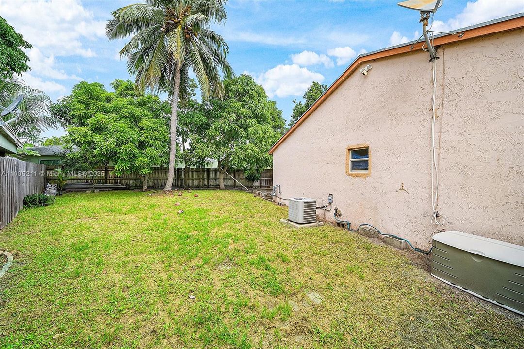 Active With Contract: $400,000 (3 beds, 2 baths, 1572 Square Feet)