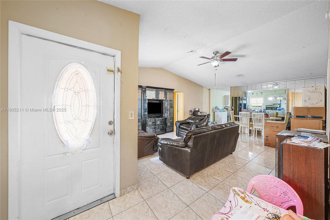 Active With Contract: $400,000 (3 beds, 2 baths, 1572 Square Feet)