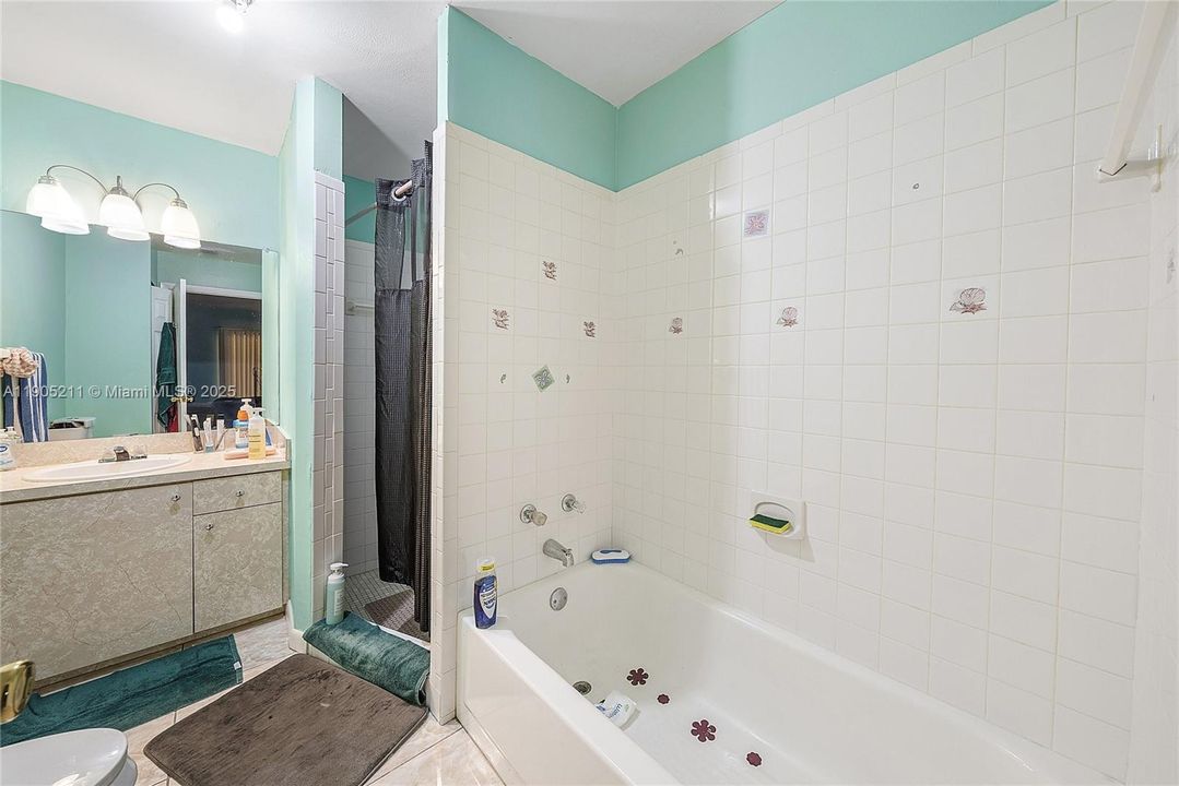 Active With Contract: $400,000 (3 beds, 2 baths, 1572 Square Feet)