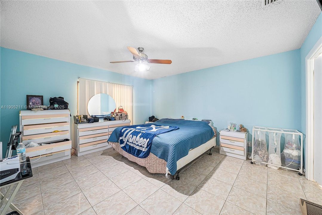 Active With Contract: $400,000 (3 beds, 2 baths, 1572 Square Feet)