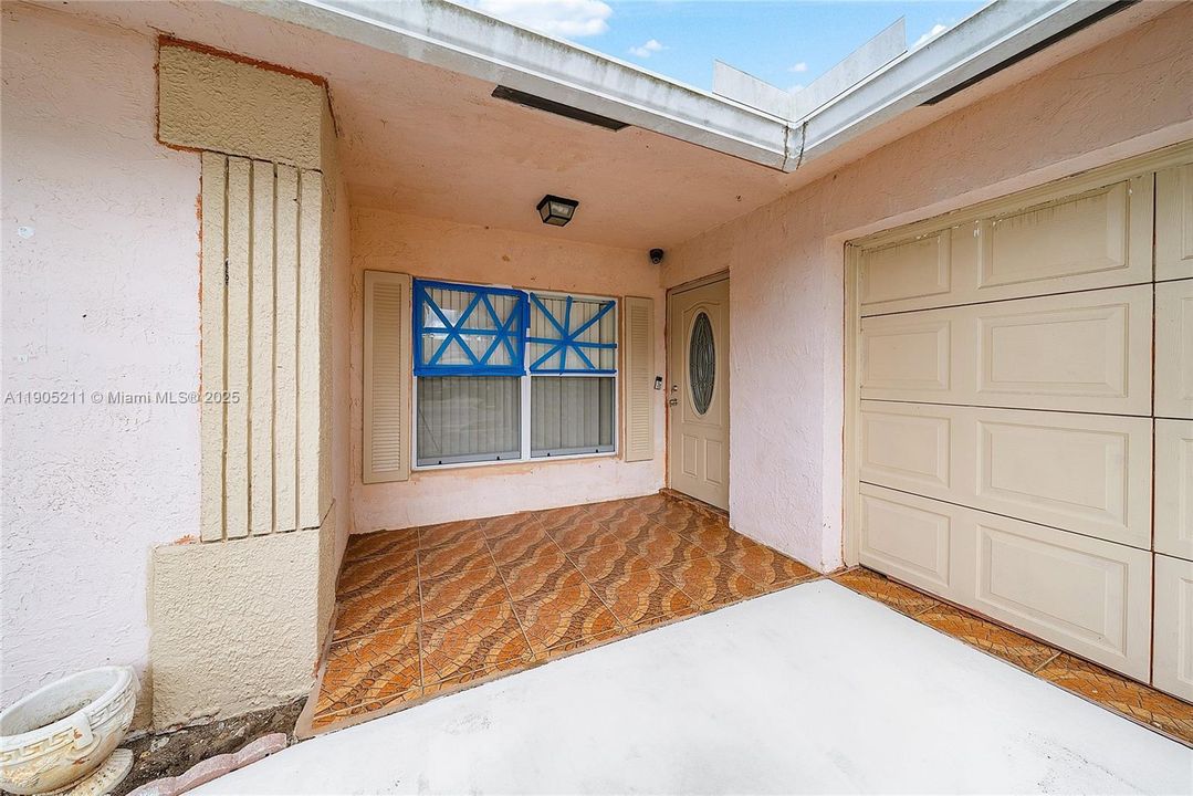 Active With Contract: $400,000 (3 beds, 2 baths, 1572 Square Feet)