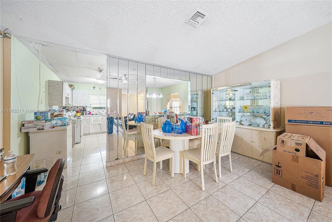 Active With Contract: $400,000 (3 beds, 2 baths, 1572 Square Feet)