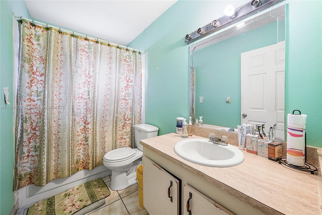 Active With Contract: $400,000 (3 beds, 2 baths, 1572 Square Feet)