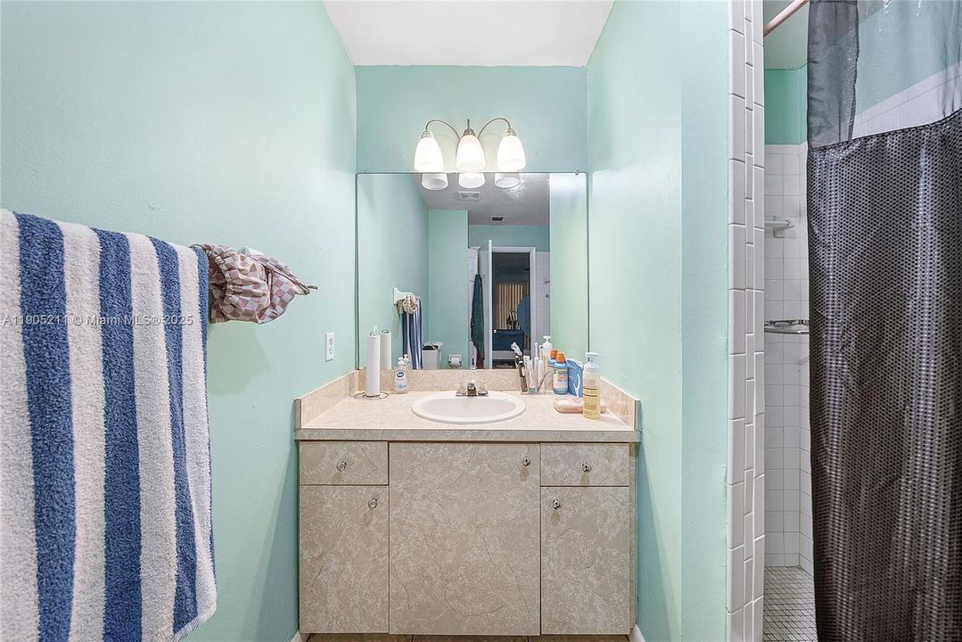 Active With Contract: $400,000 (3 beds, 2 baths, 1572 Square Feet)