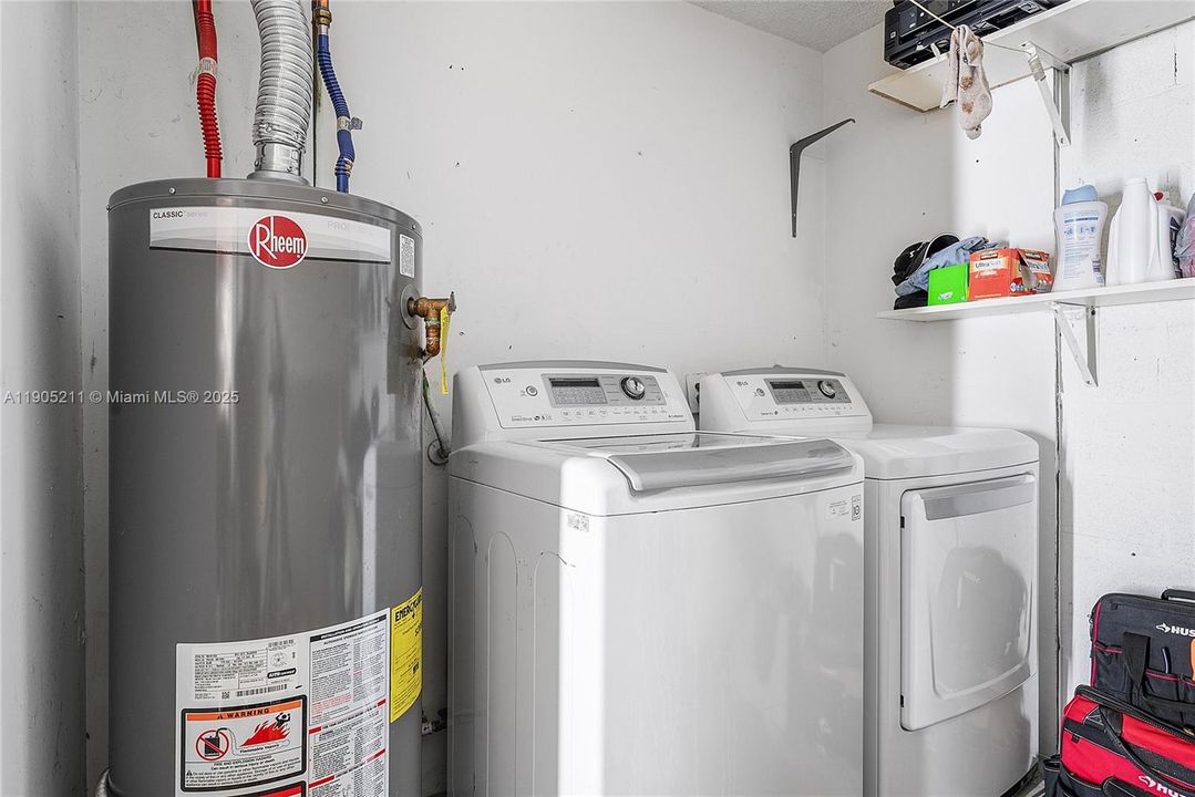 Active With Contract: $400,000 (3 beds, 2 baths, 1572 Square Feet)