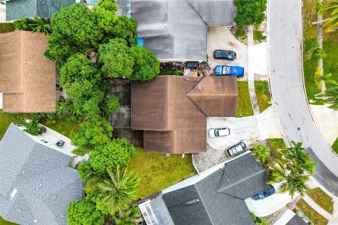 Active With Contract: $400,000 (3 beds, 2 baths, 1572 Square Feet)