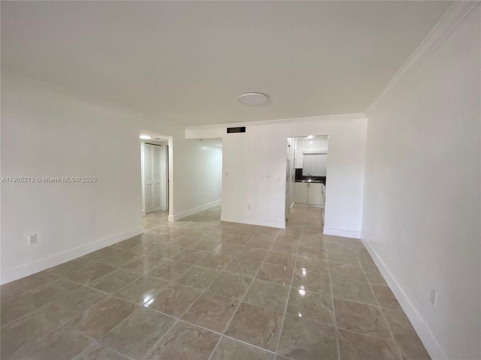 Recently Rented: $1,950 (2 beds, 1 baths, 860 Square Feet)