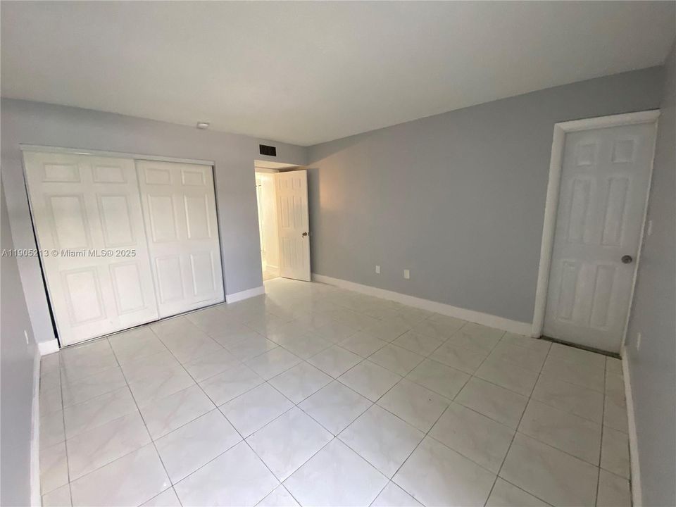 Recently Rented: $1,950 (2 beds, 1 baths, 860 Square Feet)