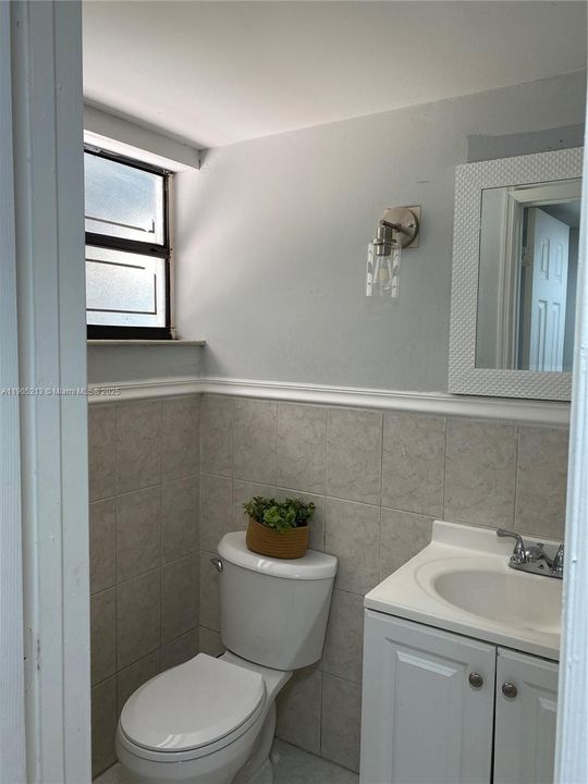 Recently Rented: $1,950 (2 beds, 1 baths, 860 Square Feet)