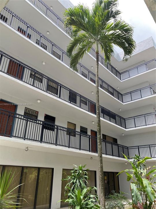 Recently Rented: $1,950 (2 beds, 1 baths, 860 Square Feet)