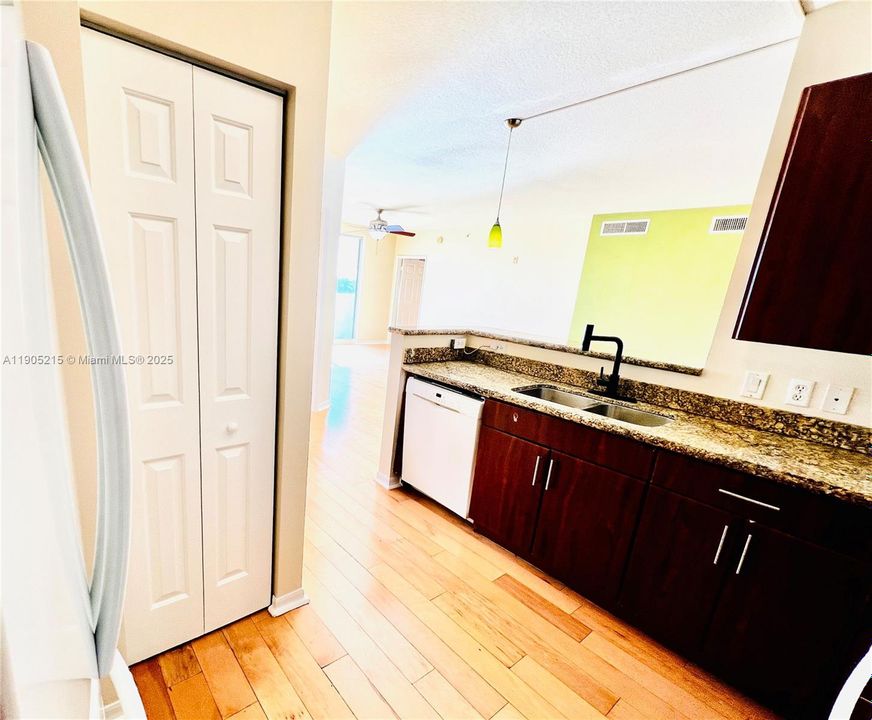 For Rent: $2,875 (3 beds, 2 baths, 1506 Square Feet)