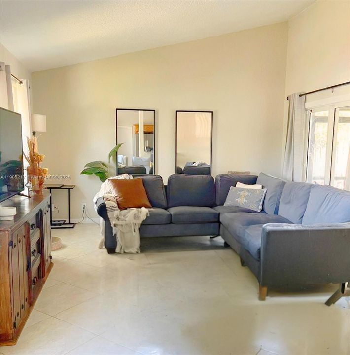 Recently Rented: $3,800 (3 beds, 2 baths, 1458 Square Feet)