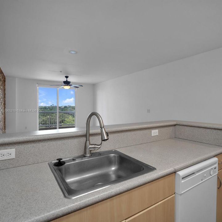 Activo con contrato: $2,350 (1 camas, 1 baños, 745 Pies cuadrados)