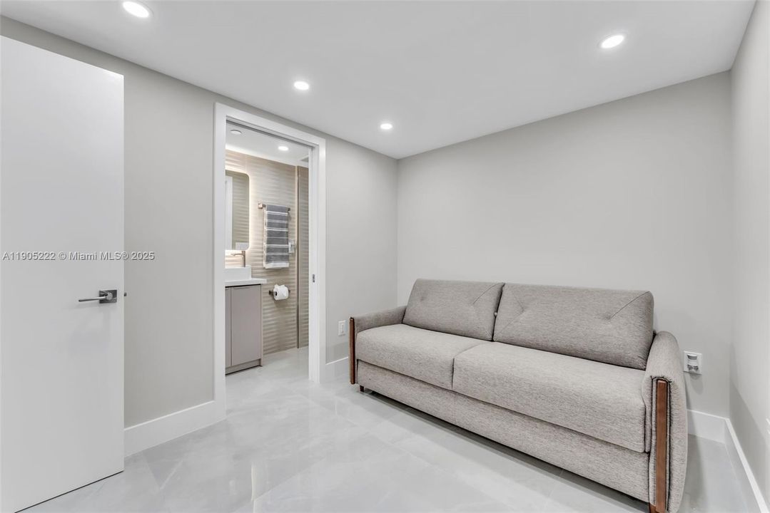 For Sale: $1,390,000 (2 beds, 3 baths, 1825 Square Feet)