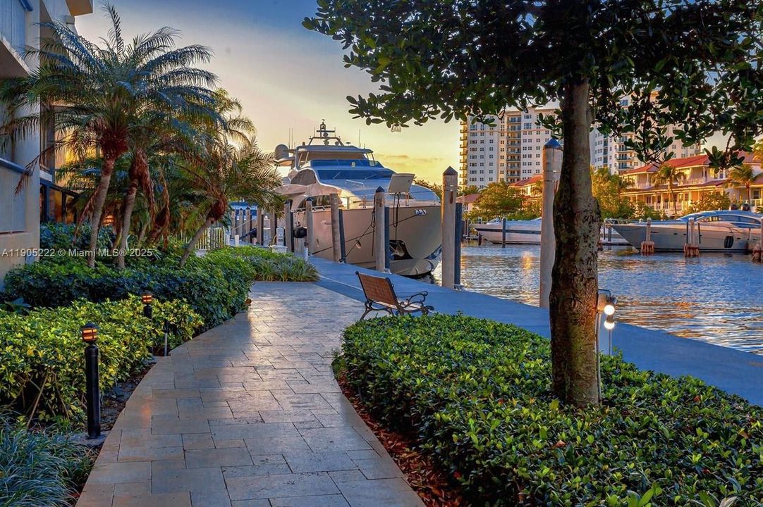 For Sale: $1,390,000 (2 beds, 3 baths, 1825 Square Feet)