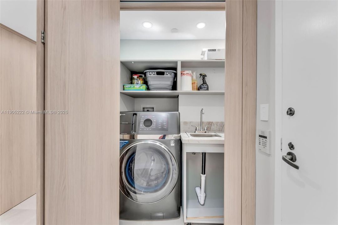 For Sale: $1,390,000 (2 beds, 3 baths, 1825 Square Feet)