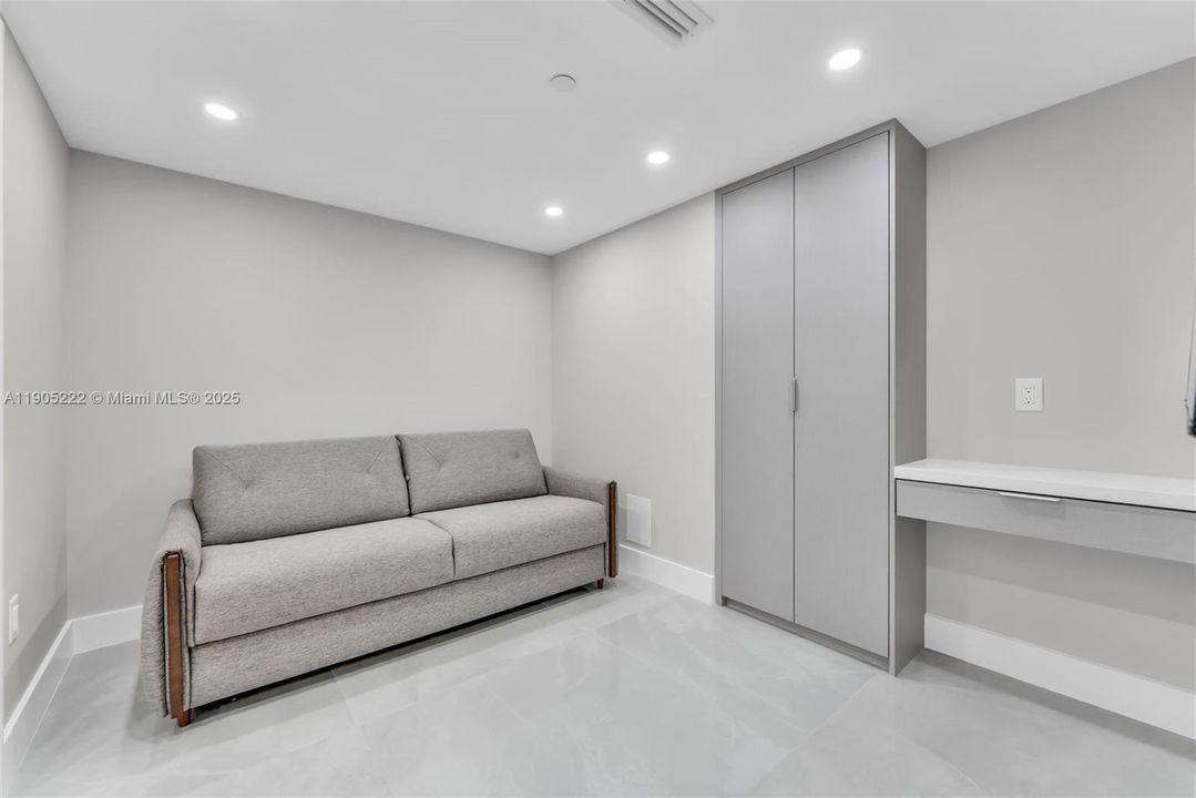 For Sale: $1,390,000 (2 beds, 3 baths, 1825 Square Feet)