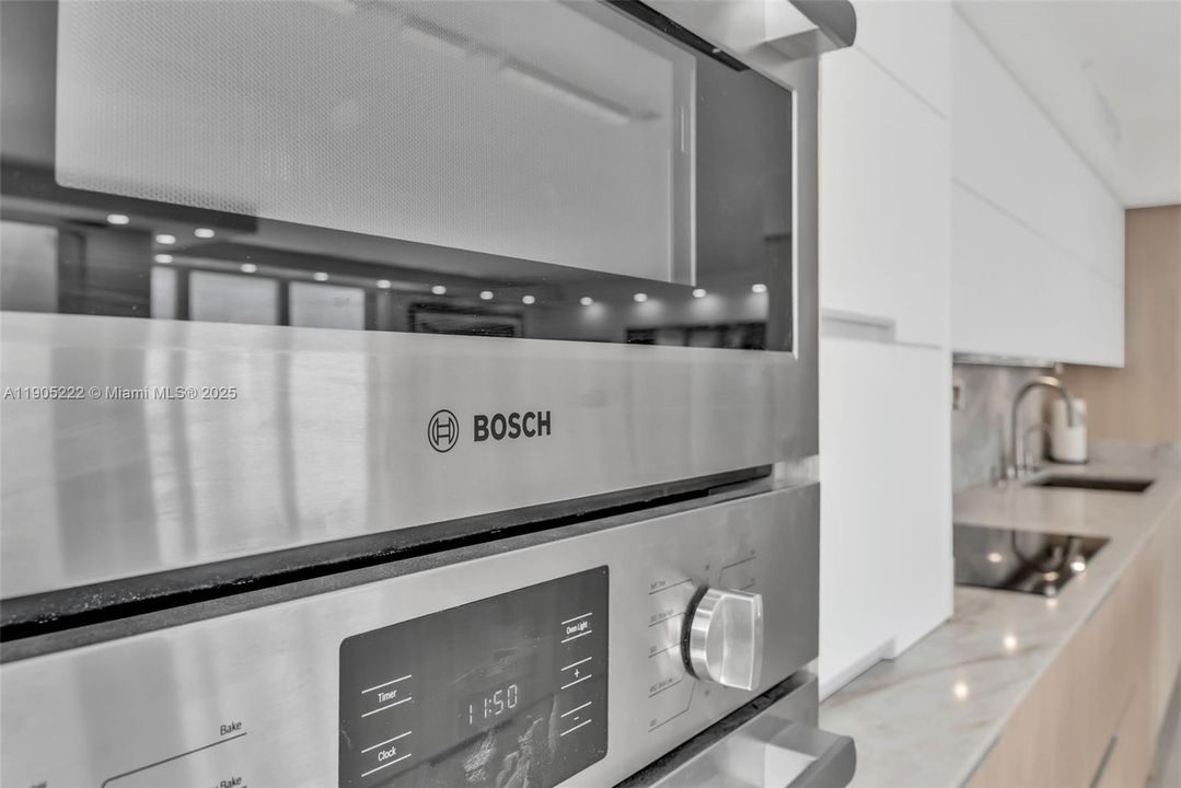 For Sale: $1,390,000 (2 beds, 3 baths, 1825 Square Feet)