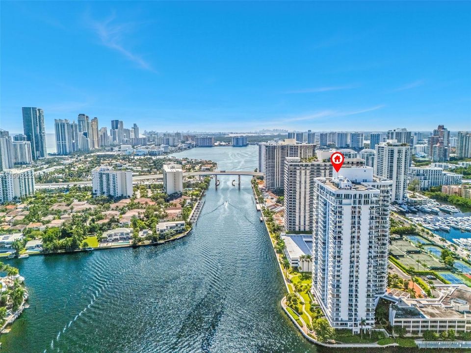 For Sale: $1,390,000 (2 beds, 3 baths, 1825 Square Feet)