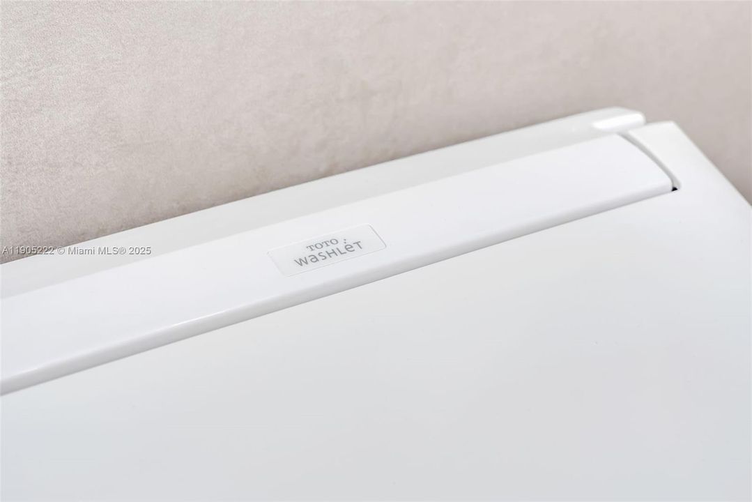 For Sale: $1,390,000 (2 beds, 3 baths, 1825 Square Feet)