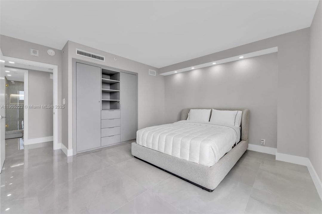 For Sale: $1,390,000 (2 beds, 3 baths, 1825 Square Feet)