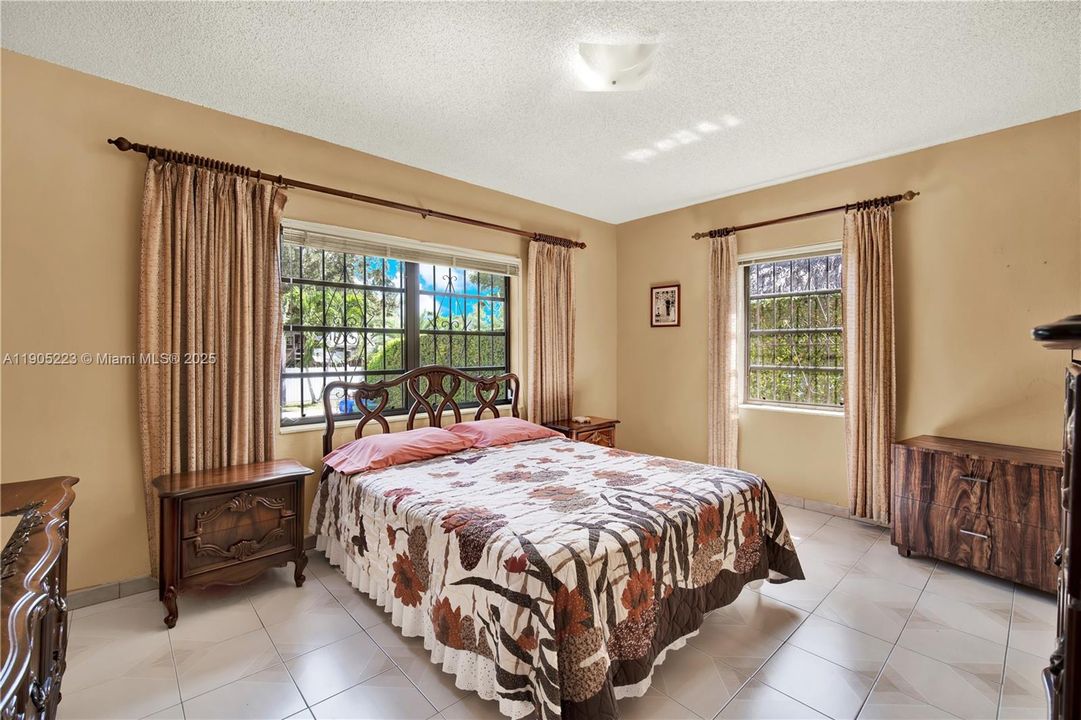 Active With Contract: $850,000 (3 beds, 2 baths, 1408 Square Feet)