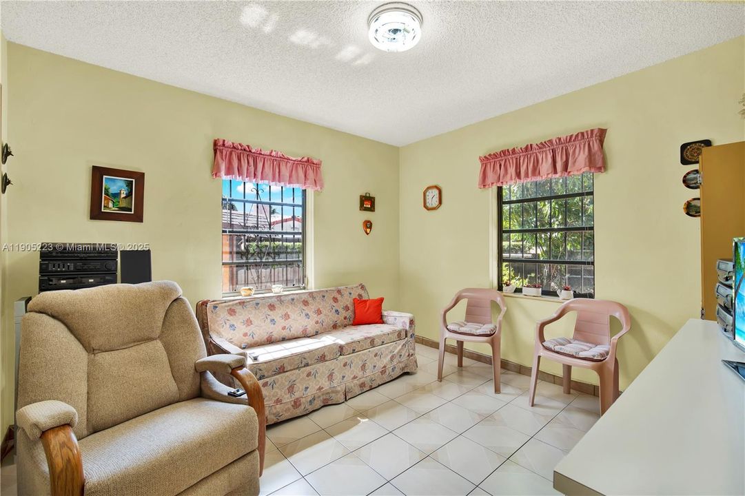 Active With Contract: $850,000 (3 beds, 2 baths, 1408 Square Feet)