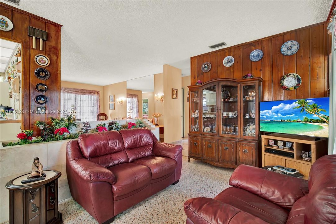 Active With Contract: $850,000 (3 beds, 2 baths, 1408 Square Feet)