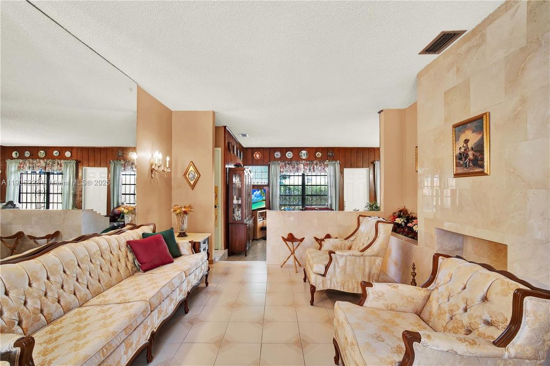 Active With Contract: $850,000 (3 beds, 2 baths, 1408 Square Feet)