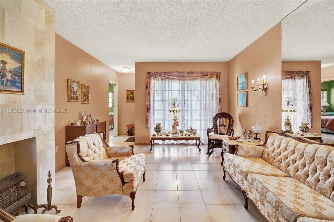 Active With Contract: $850,000 (3 beds, 2 baths, 1408 Square Feet)