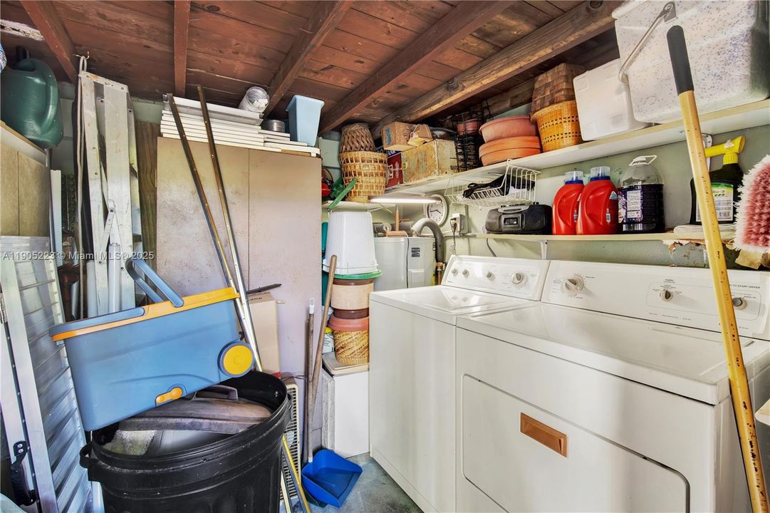 Active With Contract: $850,000 (3 beds, 2 baths, 1408 Square Feet)