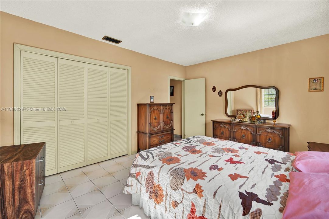 Active With Contract: $850,000 (3 beds, 2 baths, 1408 Square Feet)