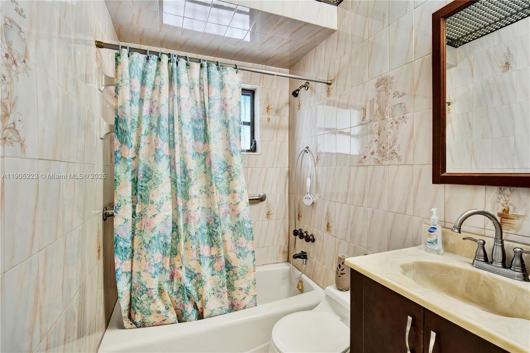 Active With Contract: $850,000 (3 beds, 2 baths, 1408 Square Feet)