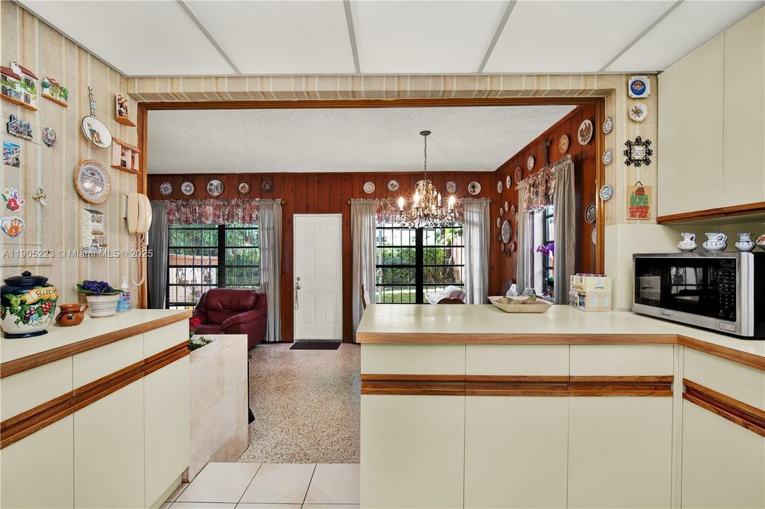 Active With Contract: $850,000 (3 beds, 2 baths, 1408 Square Feet)