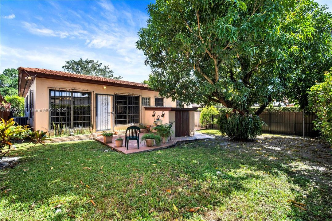 Active With Contract: $850,000 (3 beds, 2 baths, 1408 Square Feet)