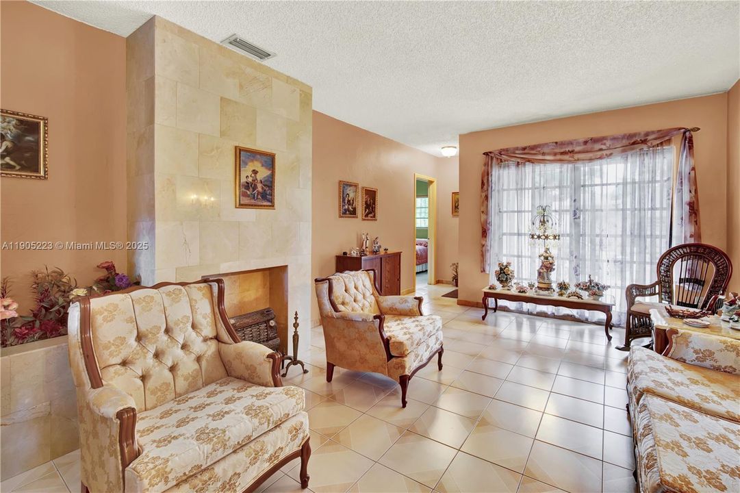 Active With Contract: $850,000 (3 beds, 2 baths, 1408 Square Feet)