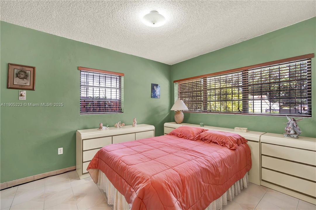 Active With Contract: $850,000 (3 beds, 2 baths, 1408 Square Feet)