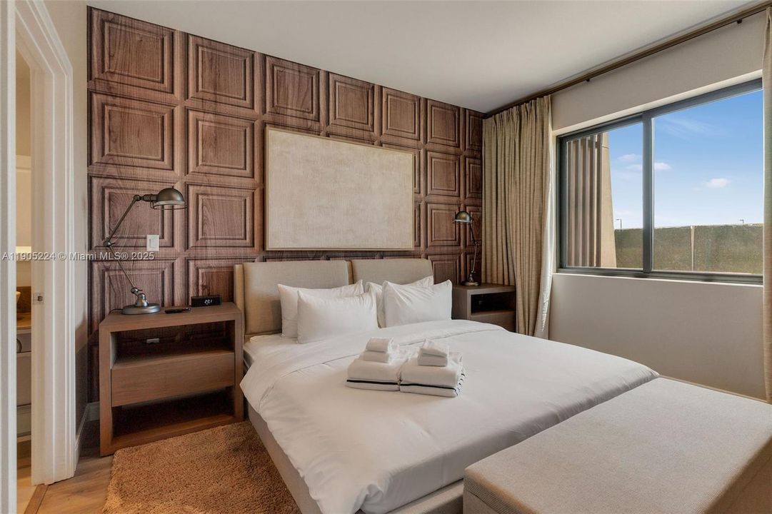 合同活跃: $550,000 (4 贝兹, 4 浴室, 2358 平方英尺)