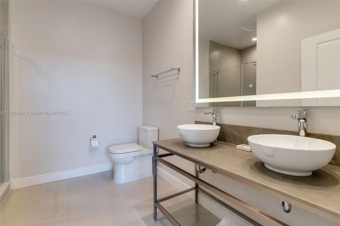 合同活跃: $550,000 (4 贝兹, 4 浴室, 2358 平方英尺)