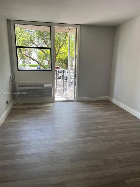 На продажу: $159,900 (1 спален, 1 ванн, 619 Квадратных фут)