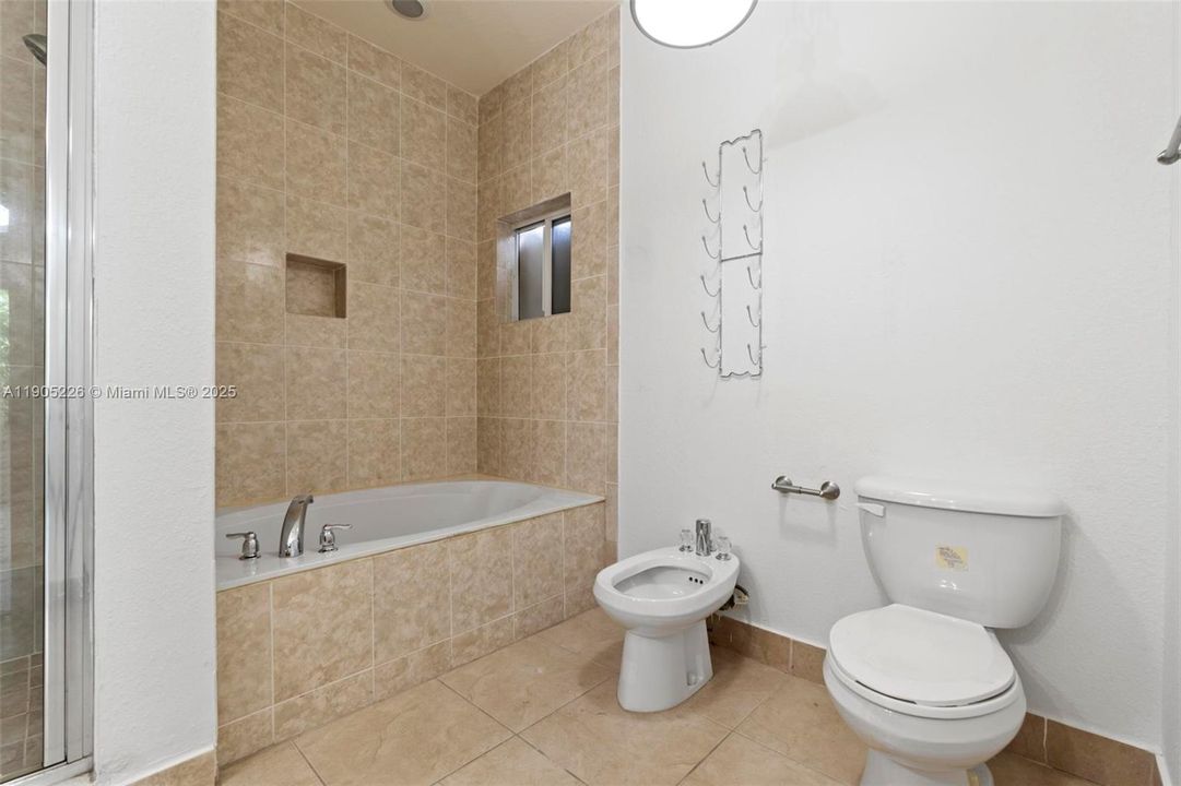 Recently Rented: $2,875 (3 beds, 2 baths, 1573 Square Feet)