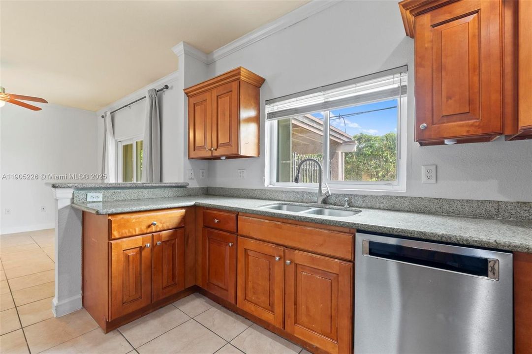 Recently Rented: $2,875 (3 beds, 2 baths, 1573 Square Feet)