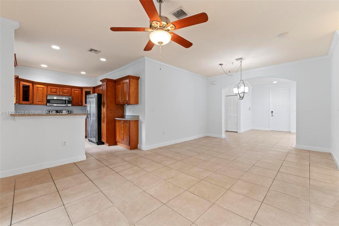 Recently Rented: $2,875 (3 beds, 2 baths, 1573 Square Feet)