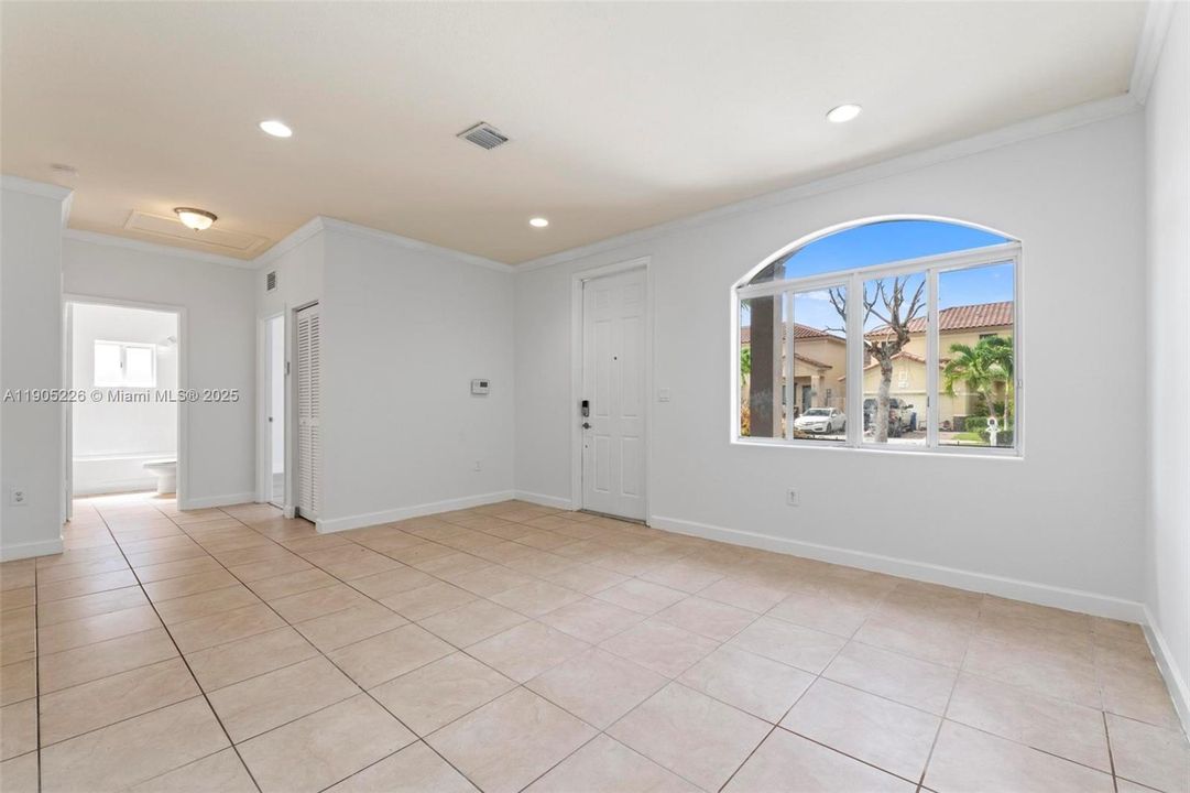 Recently Rented: $2,875 (3 beds, 2 baths, 1573 Square Feet)