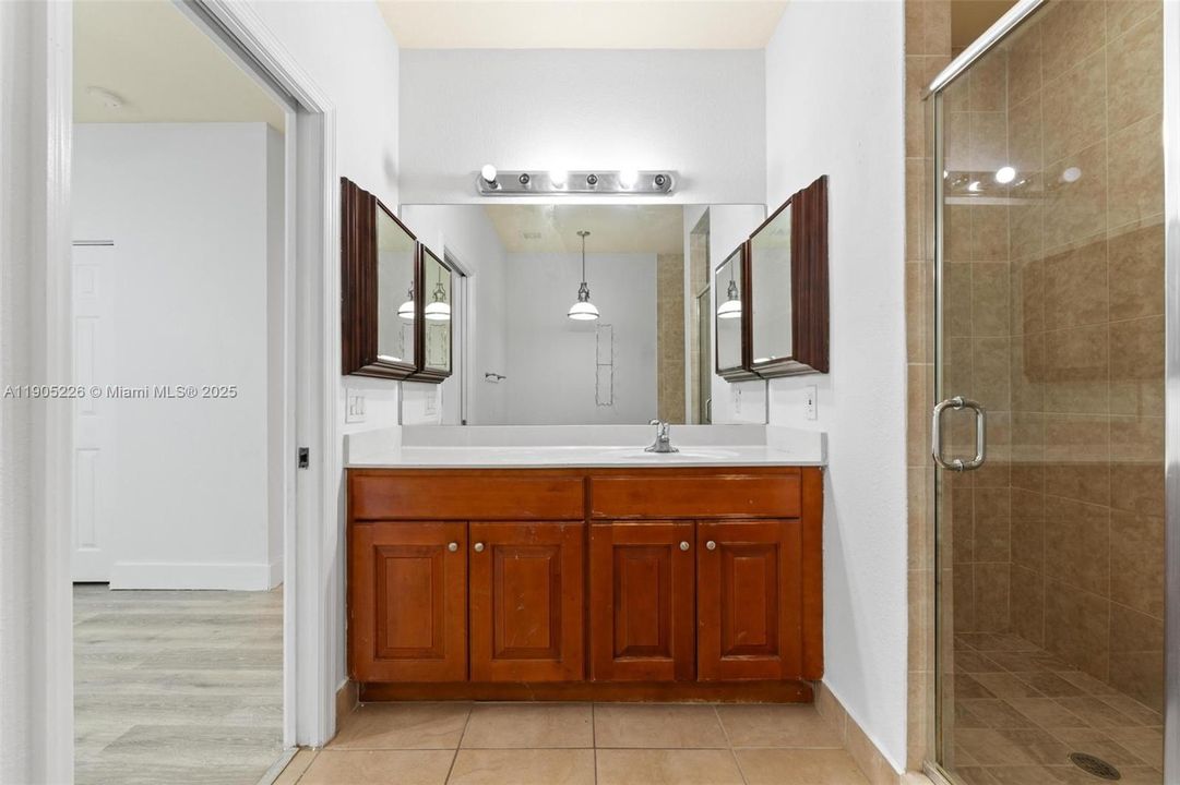 Recently Rented: $2,875 (3 beds, 2 baths, 1573 Square Feet)